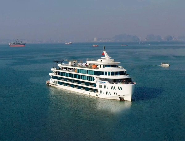 Du thuyền Luna Hạ Long 5 sao
