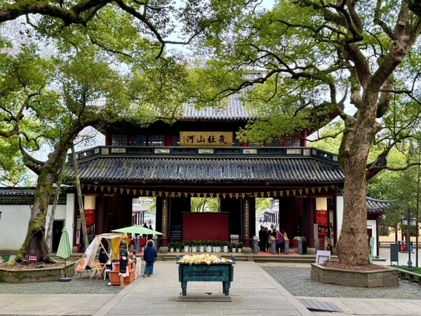 Miếu Nhạc Phi có gì đẹp