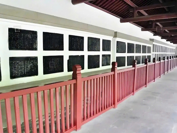 Bên trong Miếu Nhạc Phi