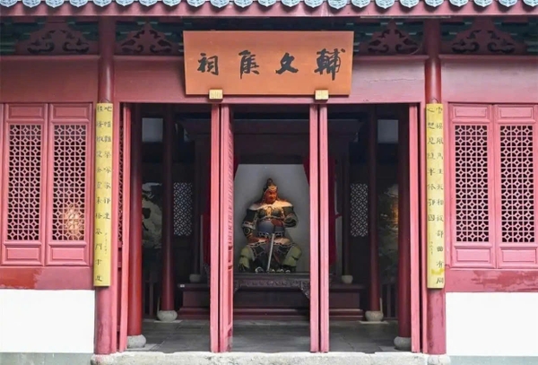 Miếu Nhạc Phi có gì