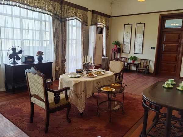 Phòng ăn Mỹ Linh Cung