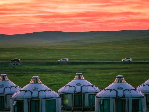 Lều du mục trên thảo nguyên Nội Mông