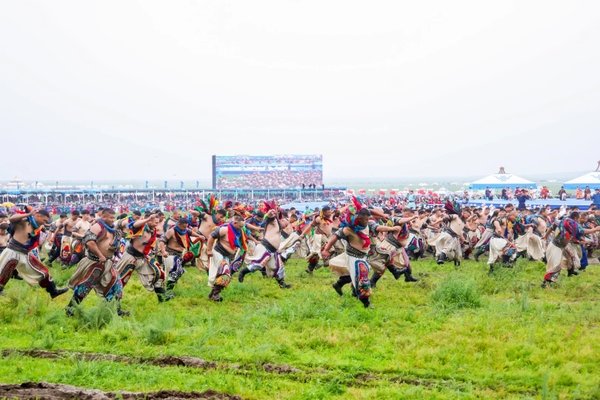 Tham gia lễ hội địa phương ở Nội Mông