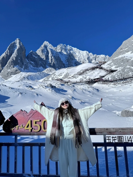 leo núi tuyết Ngọc Long mặc gì