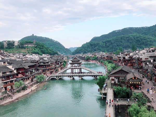Phượng Hoàng Cổ Trấn: Những câu chuyện chưa kể 1