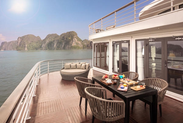 Phòng Presidential Suite - du thuyền Ambassador Cruise 05 Phòng Presidential Suite - du thuyền Ambassador Cruise 05