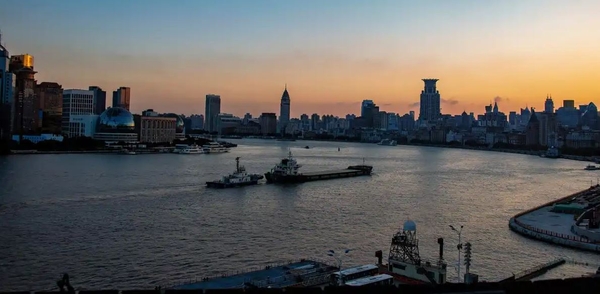 Ngắm cảnh sông Hoàng Phố