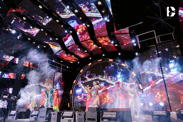 Giải trí trên tàu Dolphin Cruise