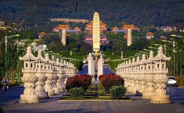 Quảng trường Tam Tháp Đại Lý