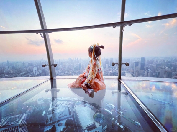 đài quan sát trong suốt tháp Đông Phương Minh Châu