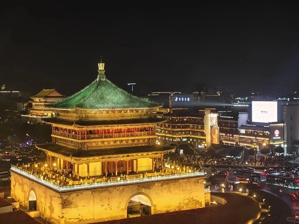 Di chuyển đi tháp Chuông, tháp Trống