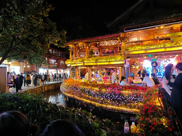 Lệ Giang về đêm