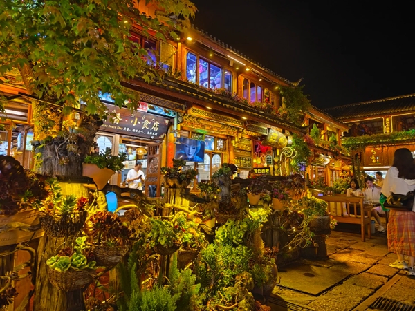 du lịch phố cổ Lệ Giang buổi tối