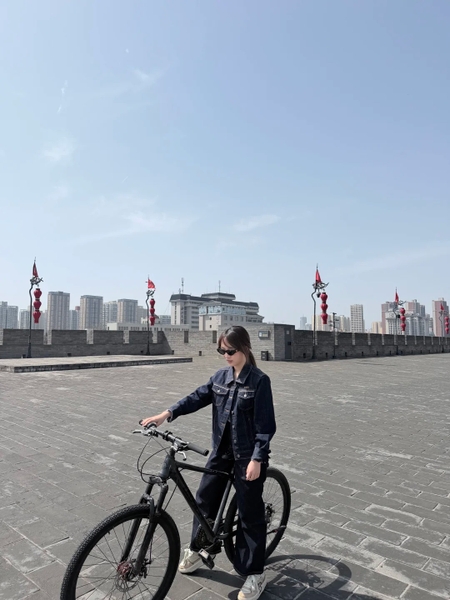 Đi bộ, đạp xe trên tường thành Tây An