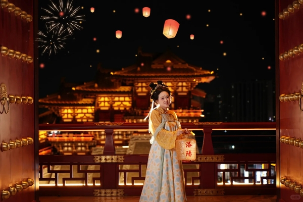 Chụp hình Ứng Thiên Môn Lạc Dương