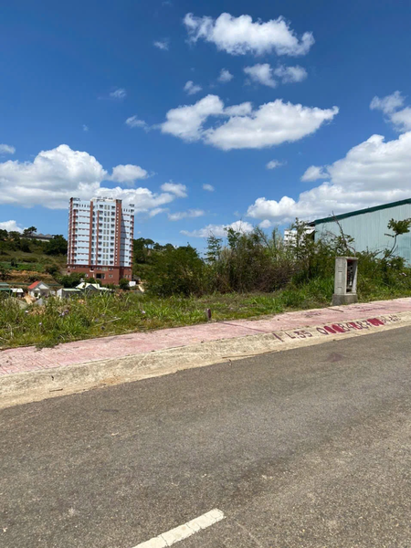 Bán nhà Đà Lạt tại đường Nguyễn Hoàng liền kề khu quy hoạch