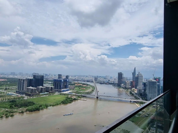 DISTRICT 1 VINHOMES GOLDEN RIVER APARTMENT 3 BEDROOMS FOR RENT