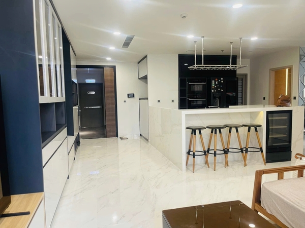 DISTRICT 7 MIDTOWN  APARTMENT 3 BEDROOMS WITH PINK BOOK, PARKING CAR FOR SELL