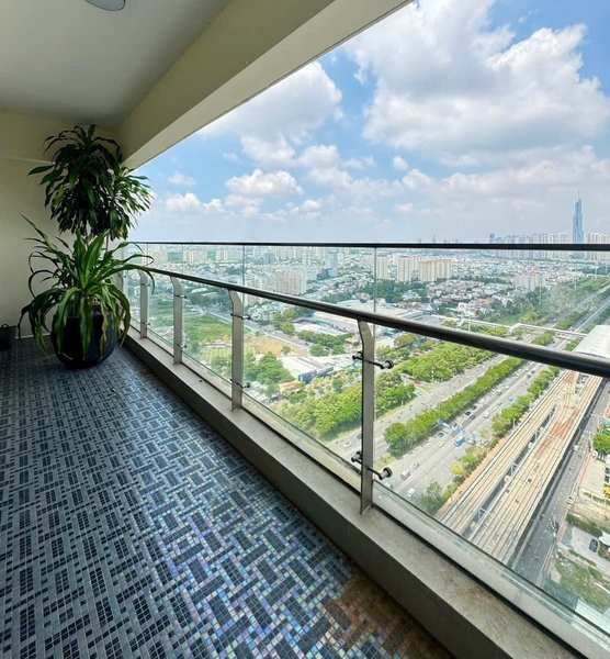 GATEWAY THAO DIEN 3 BEDROOMS WITH BASIC FURNITURE FOR RENT | 133M2