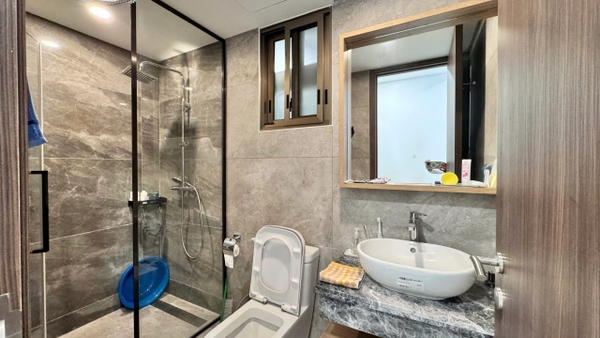 MIDTOWN 2 BEDROOMS FULL HIGH-CLASS FURNITURE FOR SELL