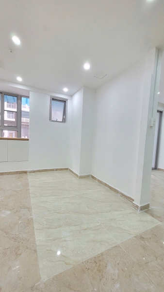 GROUND HOUSE SCENIC VALLEY PHU MY HUNG WITH BASIC FURNITURE FOR RENT