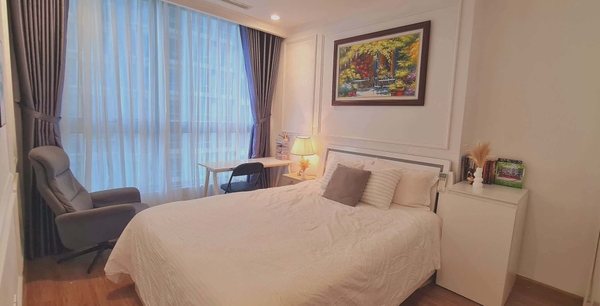 FOR SELL VINHOMES CENTRAL PARK 82M2 2 BEDROOMS WITH FULLY FURNISHED