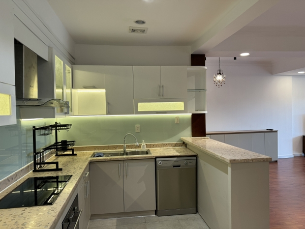PHU MY HUNG GRAND VIEW APARTMENT GARDEN FLOOR, COOL AND AIRRY VIEW FOR RENT