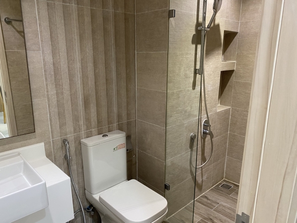 DISTRICT 7 MIDTOWN 2 BED ROOM SPACIOUS HOUSE FOR SELL