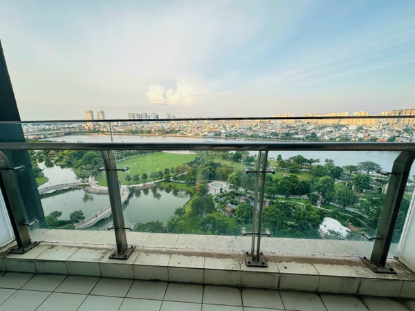 BINH THANH VINHOMES CENTRAL PARK 146M2 4 BEDROOMS FOR RENT