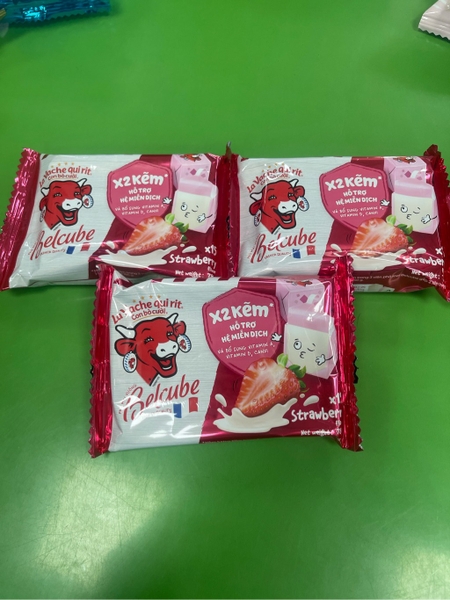 Phô mai Belcube dâu 15v