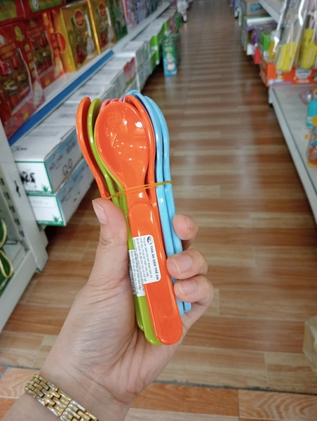 THÌA ĂN DẶM CHO BÉ – MÀU SẮC TƯƠI SÁNG, ĂN NGON MỖI NGÀY