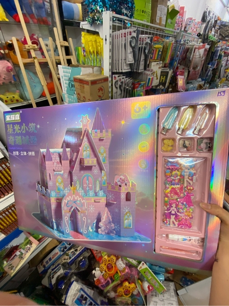 Lắp ghép bé gái