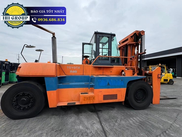Xe Nâng TOYOTA FD240 - Đời 2002 - Nhập Khẩu Nhật Bản