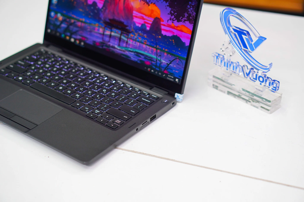 Laptop cũ Dell Latitude 5300 Core i5-8365U | 8GB | 256GB | 13.3 inch FHD