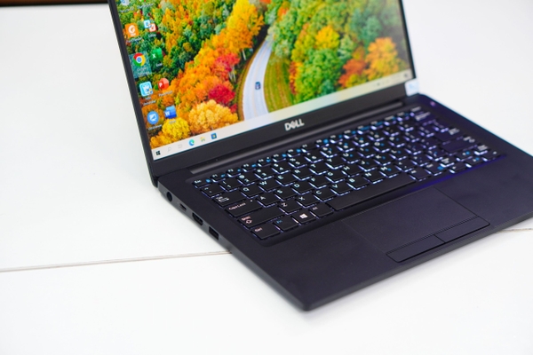 Laptop cũ Dell Latitude 7390 Core i7-8650U | 8GB | 256GB | 13.3 inch FHD Cảm ứng