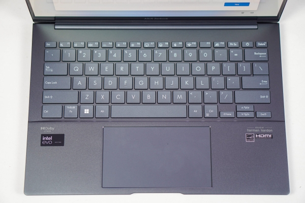 [New 100%] Laptop Asus Zenbook 14 OLED Q415MA-U5512 2024 | Core Ultra 5-125H | 8GB | 512GB | 14 inch FHD+ Cảm ứng
