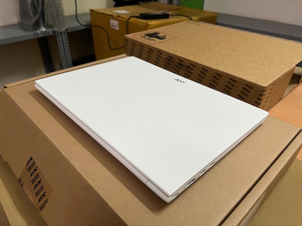 Acer Swift SFA14-77-5WU2 | Core 5-210H | 32GB | 1TB | 14.0 inch 2.2K IPS