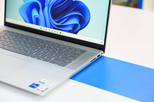 [New 100%] Laptop Dell Inspiron 5620 Core i7-1260P | 16GB | 512GB | 16 inch FHD+