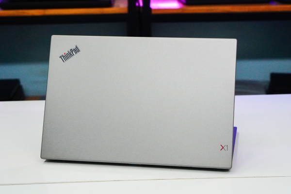 Laptop cũ Lenovo Thinkpad X1 Carbon Gen 6 [Màu Bạc] Core i7-8665U | 16GB | 256GB | 14 inch FHD Cảm ứng