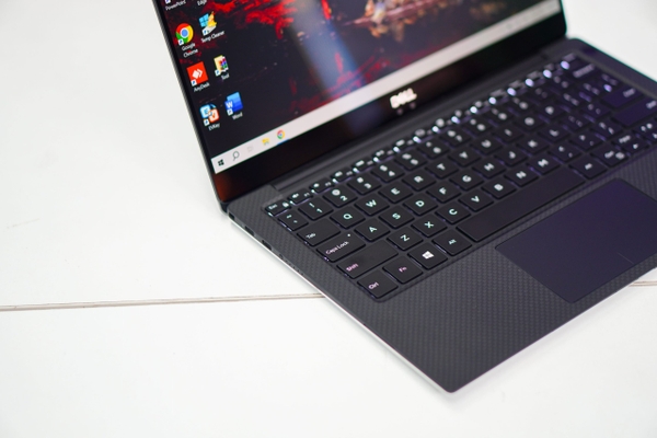 Laptop cũ Dell XPS 9370 Core i7-8550U | 16GB | 256GB | 13.3 inch FHD | 13.3 inch FHD