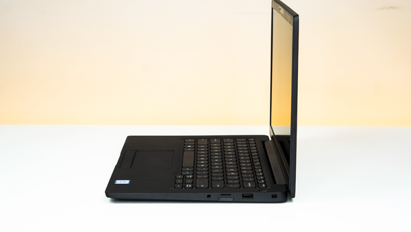 Laptop cũ Dell Latitude 7400 [Vân Carbon] Core i7-8565U | 8GB | 256GB | 14 inch FHD