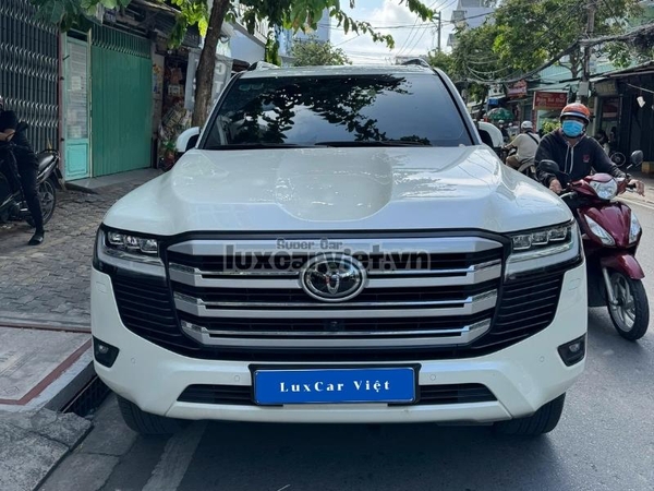 Thuê Xe Land Cruiser LC300 7 Chỗ Có Tài Hoặc Tự Lái Tại TP.HCM