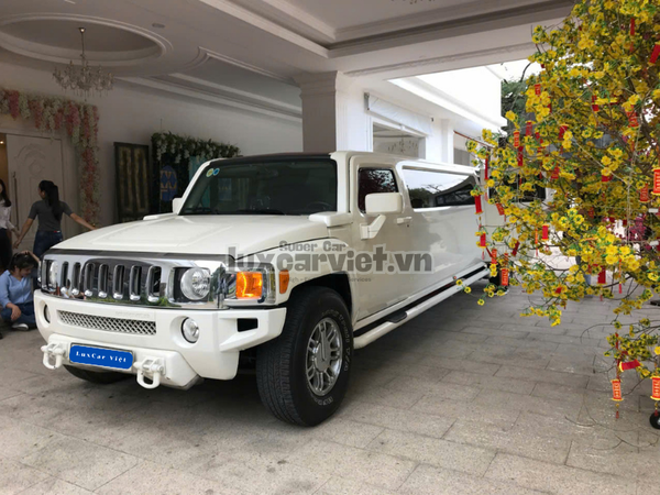 Thuê Xe Hummer H3 Limousine Dài 8 Chỗ Có Tài Xế Tại TP.HCM