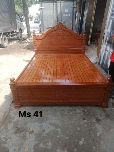 Giường gỗ sồi thịt MS41