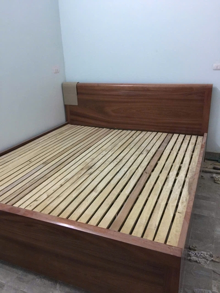 Giường gỗ xoan đào