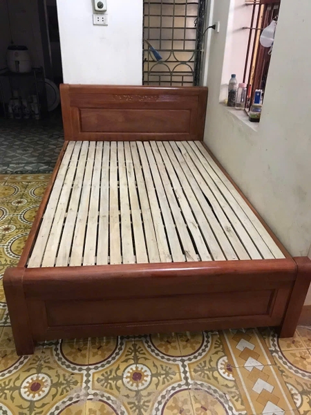 Giường gỗ xoan đào MS125