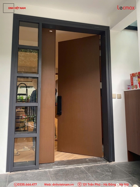 cửa thép vân gỗ 2 cánh lệch đẹp sang