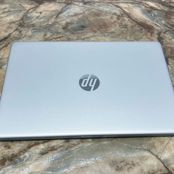 Máy tính xách tay HP 15-5000 (Intel Core i3.1215U / RAM 8GB / SSD 512GB / Intel UHD Graphics / 15.6inch FHD / Win10 / Bạc)