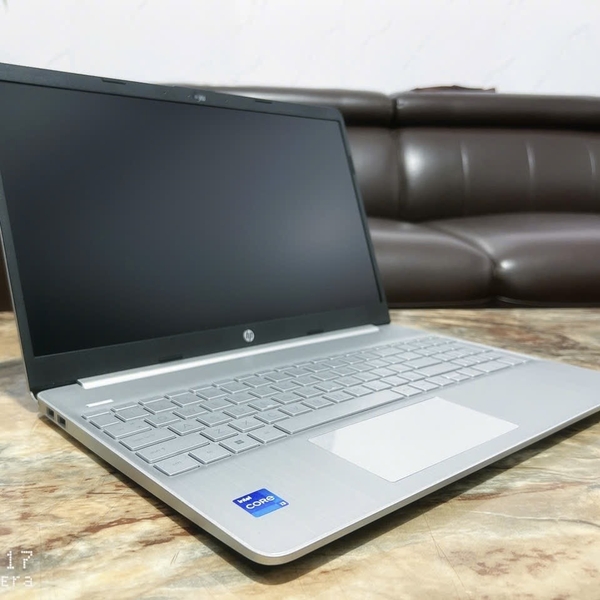 Máy tính xách tay HP 15-5000 (Intel Core i3.1215U / RAM 8GB / SSD 512GB / Intel UHD Graphics / 15.6inch FHD / Win10 / Bạc)
