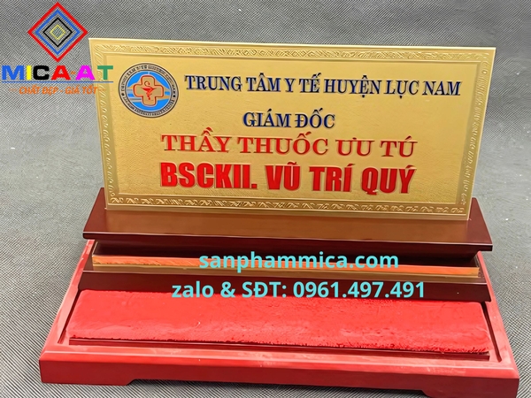 Biển chức danh tam cấp mặt đồng 2mm cao cấp